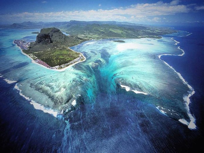 A incrível ‘cachoeira subaquática’ das Maurícias