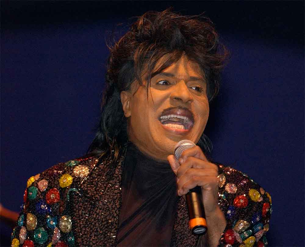  Little Richard, um dos pioneiros do rock'n'roll, morre aos 87 anos